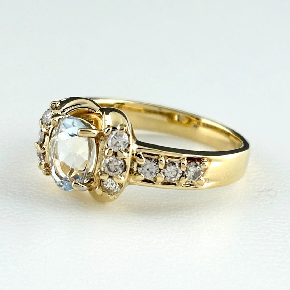 AQUAMARINE DESIGN RING YELLOWGOLD RING DIAMOND: aquamarine design ring YellowGold ring diamond Brand: Unbranded Type/Style: Ring Material: 18K YG, Main Stone Natural Color: Yellow Size: US 6 Accessories: None Accessories Notice: When pu