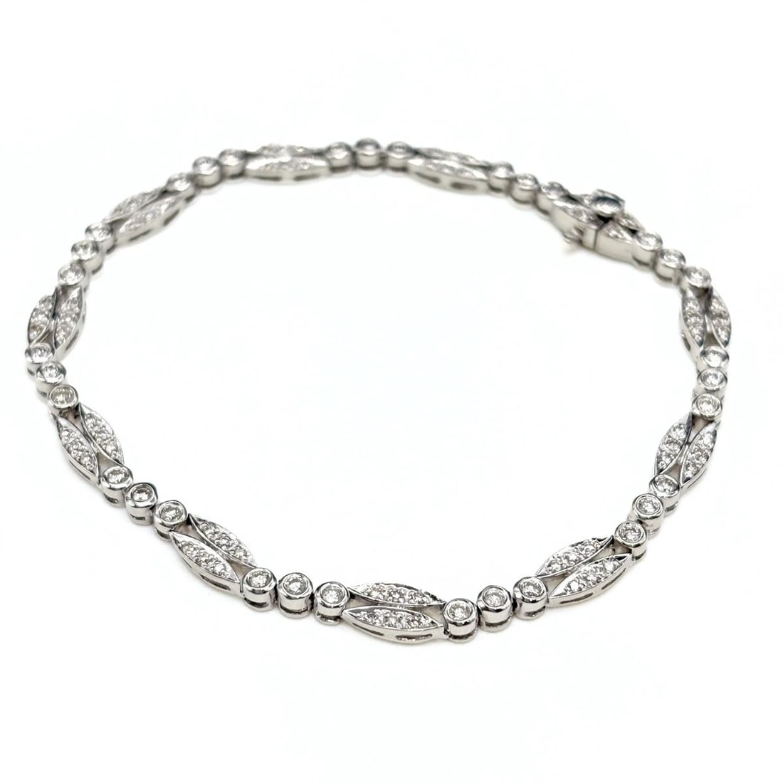 MELEE DIAMOND DESIGN BRACELET 18K DIAMOND (1 of 2)