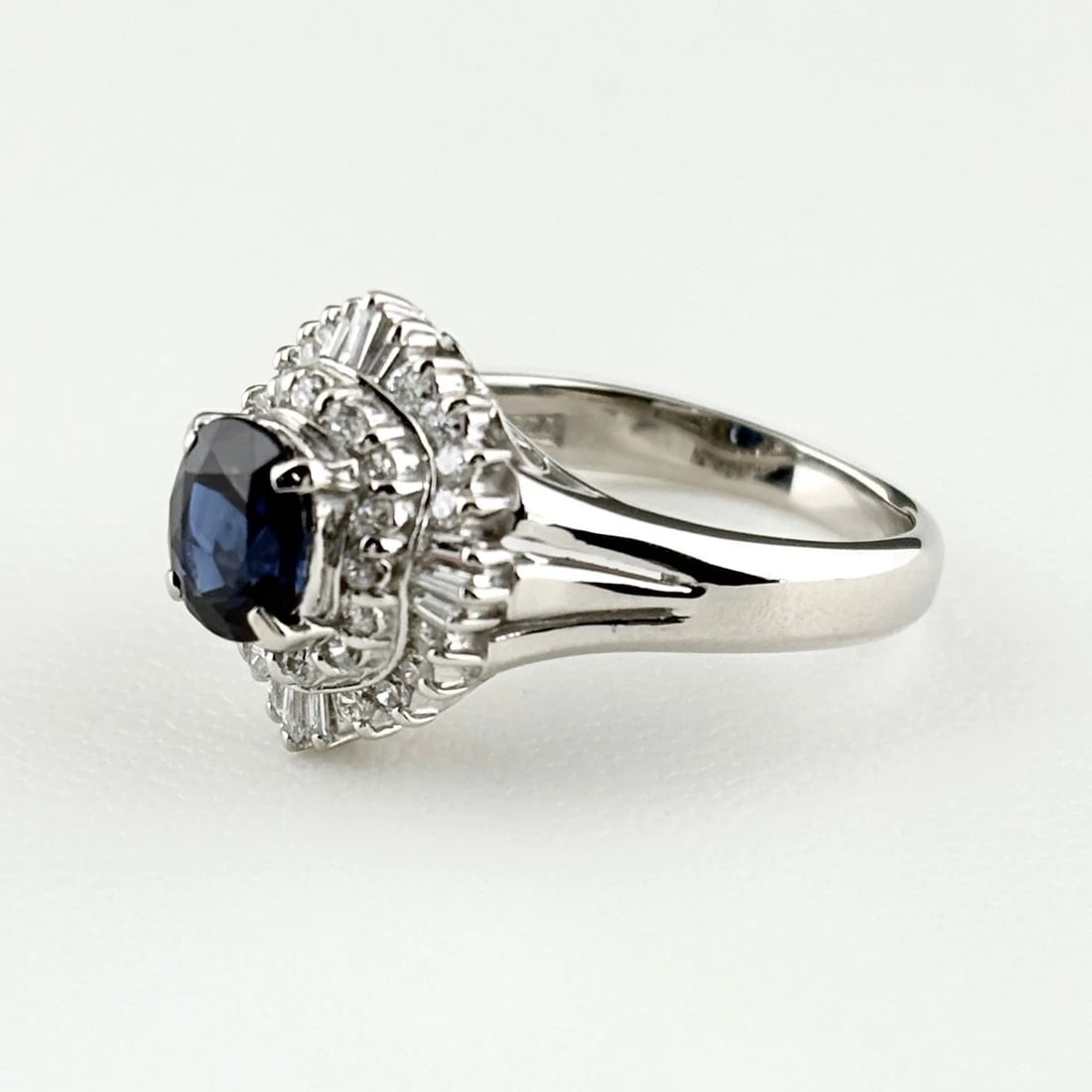 SAPPHIRE DESIGN RING PLATINUM: sapphire design ring Platinum Brand: Unbranded Type/Style: Ring Material: Pt900, Main Stone sapphire Color: PT Size: US 4 to 4.5 Accessories: None Accessories Notice: When purchasing pre-owned goods,