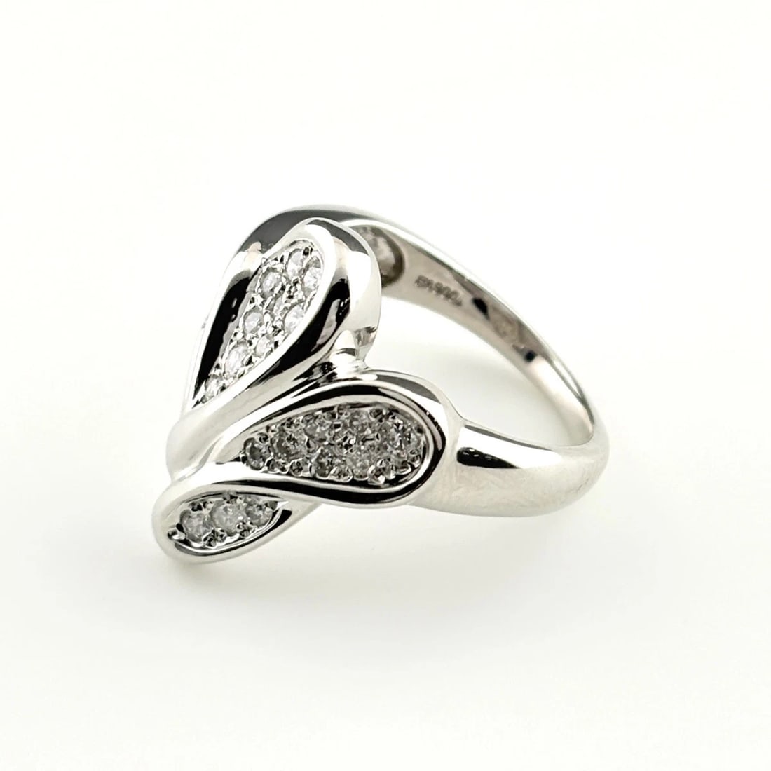 MELEE DIAMOND DESIGN RING PLATINUM: melee diamond design ring Platinum Brand: Unbranded Type/Style: Ring Material: Pt900, Color: PT Size: US 6 Accessories: None Accessories Notice: When purchasing pre-owned goods, please ref