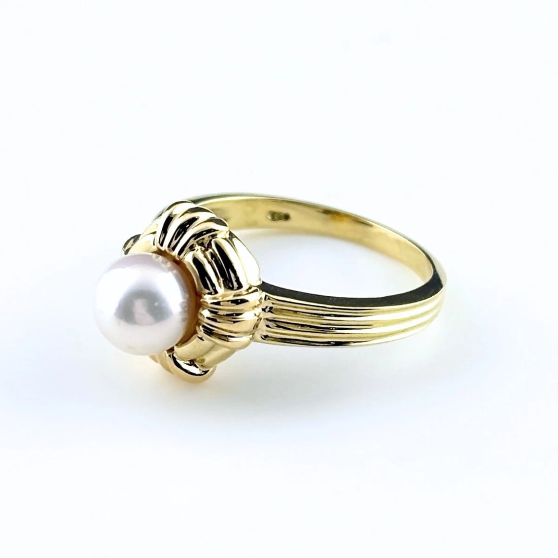 TIFFANY&CO. PEARL RING YG YELLOWGOLD 750 PEARL: TIFFANY&Co. Pearl Ring YG YellowGold 750 Pearl Brand: TIFFANY&Co. Type/Style: Ring Material: 750 YG, Color: Gold Size: US 6 Accessories: None Accessories Notice: When purchasing pre-owned goods,