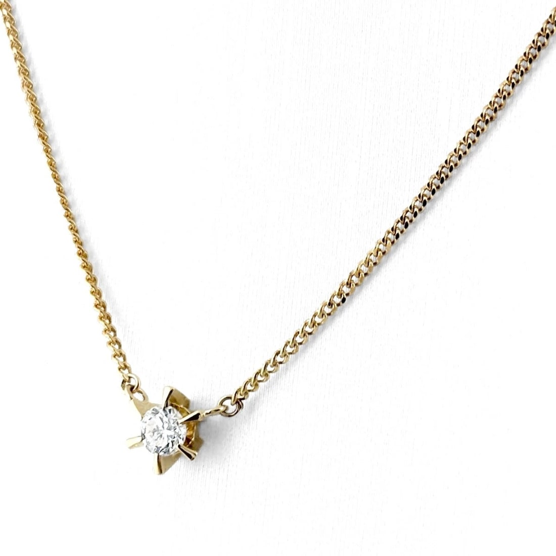 MELEE DIAMOND DESIGN YG YELLOWGOLD PENDANT NECKLACE: melee diamond design YG YellowGold Pendant Necklace Brand: Unbranded Type/Style: Necklace Material: 18K YellowGold, Color: YellowGold Size: Chain / code 40.5cm(15.9") Pendant size 6.2?7.9mm(0.2")