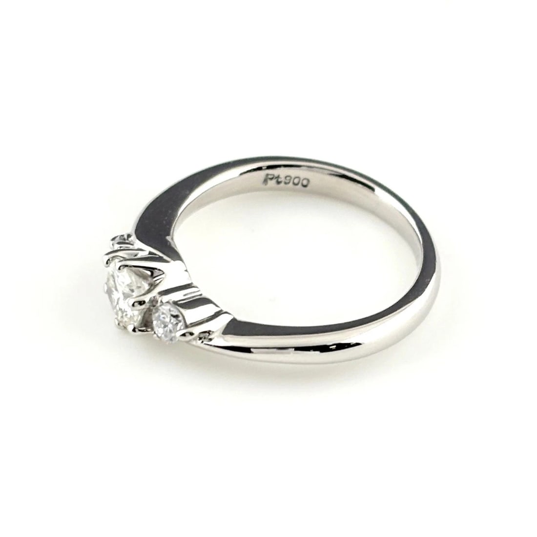 DIAMOND DESIGN RING PLATINUM MELEE DIAMOND: diamond design ring Platinum melee diamond Brand: Unbranded Type/Style: Ring Material: Pt900, Color: PT Size: US 4 to 4.5 Accessories: None Accessories Notice: When purchasing pre-owned goods, please