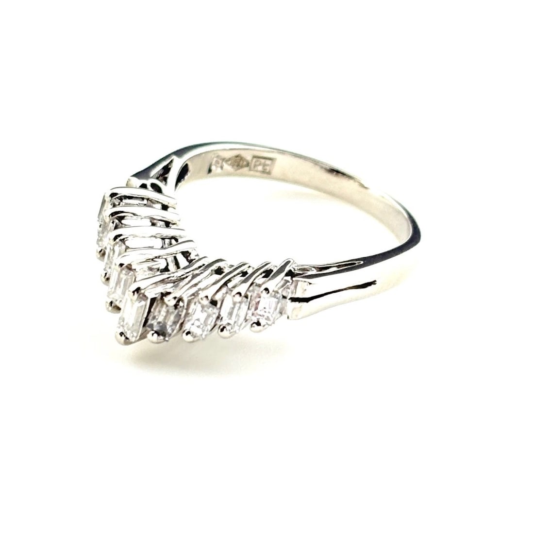 MELEE DIAMOND DESIGN RING PLATINUM: melee diamond design ring Platinum Brand: Unbranded Type/Style: Ring Material: Pt850, Color: PT Size: US 4 to 4.5 Accessories: None Accessories Notice: When purchasing pre-owned goods, please refer