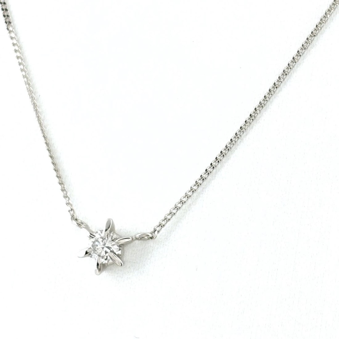 DIAMOND DESIGN PLATINUM PENDANT NECKLACE: Diamond design Platinum Pendant Necklace Brand: Unbranded Type/Style: Necklace Material: Pt850, Color: PT Size: Chain / code 41cm(16.1") Pendant size 6.5?9.9mm(0.3") Accessories: None Accessories