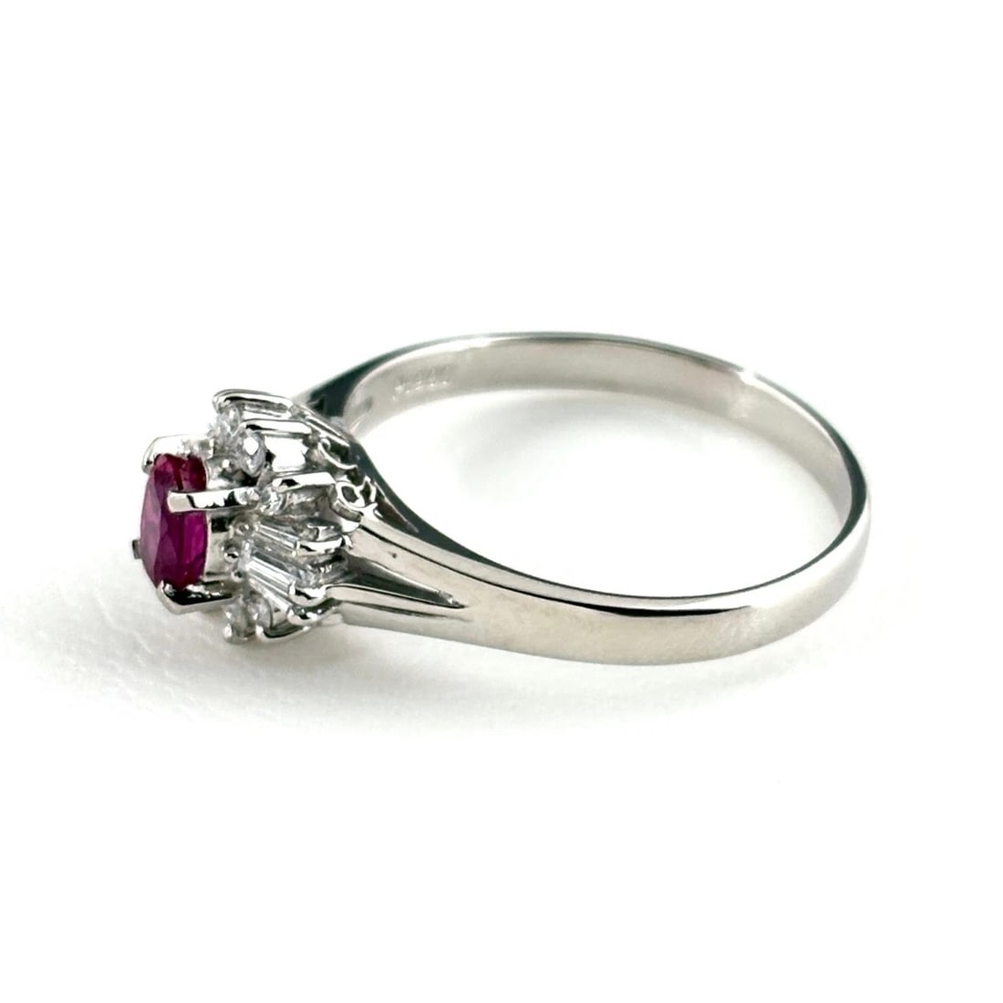 RUBY DESIGN PLATINUM RING: ruby design Platinum ring Brand: Unbranded Type/Style: Ring Material: Pt900, Main Stone Ruby Color: PT Size: US 6.5 to 7 Accessories: None Accessories Notice: When purchasing pre-owned goods, please