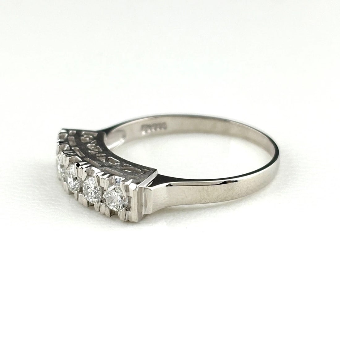 MELEE DIAMOND DESIGN RING PLATINUM: melee diamond design ring Platinum Brand: Unbranded Type/Style: Ring Material: Pt900, Color: PT Size: US 8 to 8.5 Accessories: None Accessories Notice: When purchasing pre-owned goods, please refer