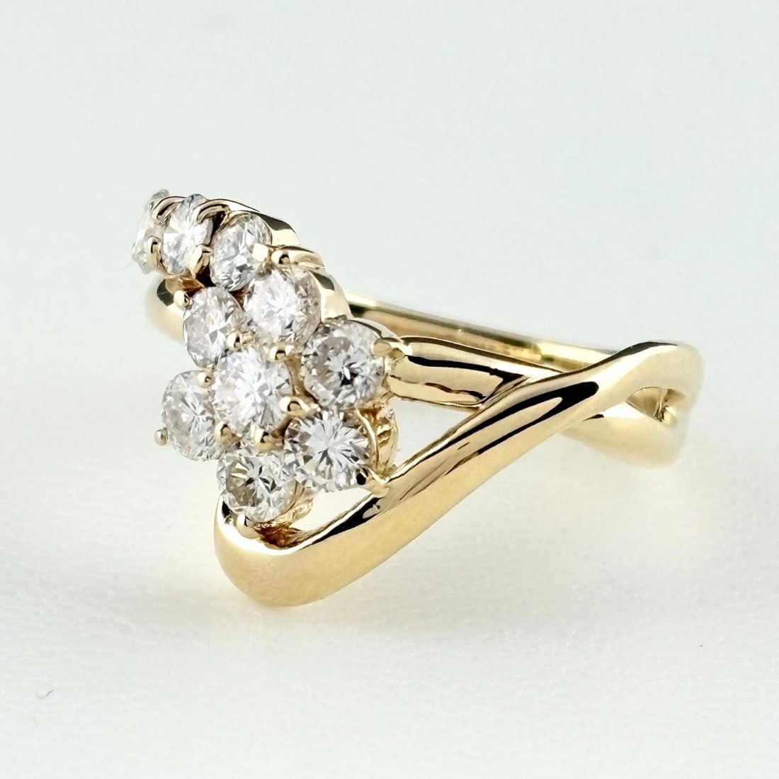 MELEE DIAMOND DESIGN RING YG YELLOWGOLD: melee diamond design ring YG YellowGold Brand: Unbranded Type/Style: Ring Material: 18K YellowGold, Color: YellowGold Size: US 6 Accessories: None Accessories Notice: When purchasing pre-owned goods,
