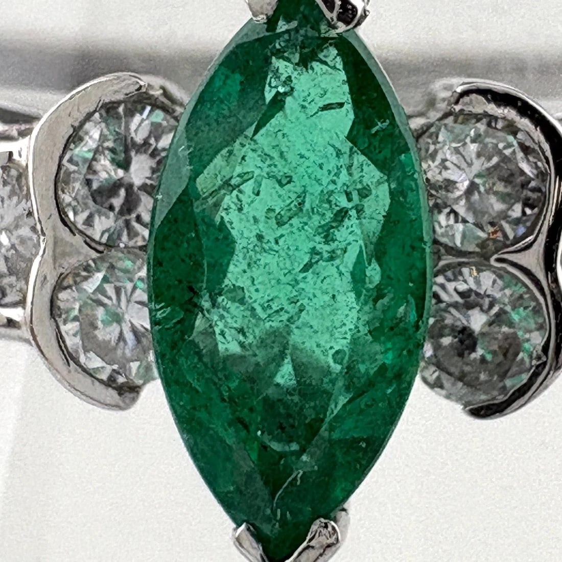 EMERALD DESIGN PLATINUM RING - 2