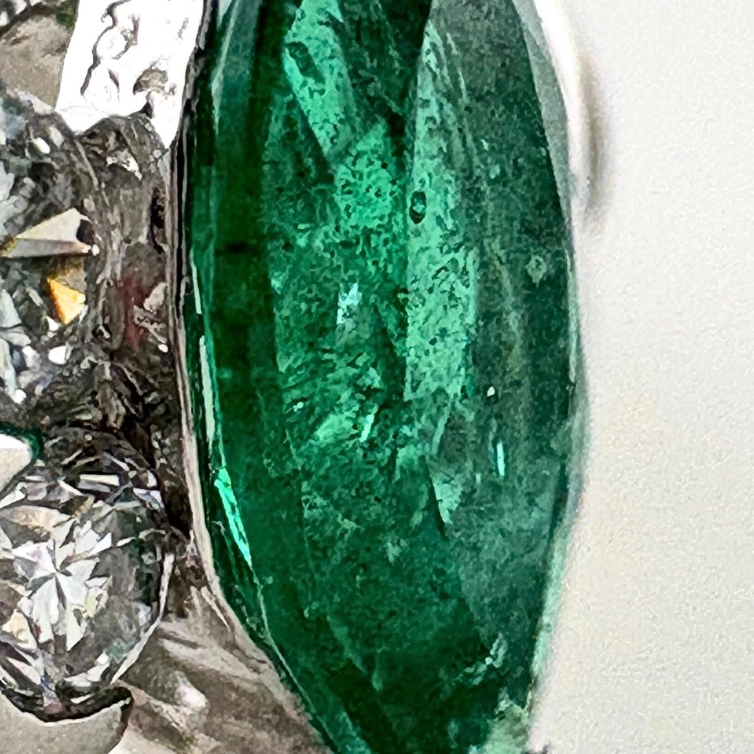 EMERALD DESIGN PLATINUM RING - 4