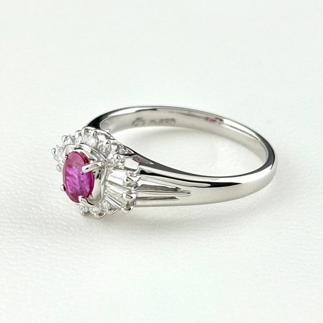 RUBY DESIGN PLATINUM RING MELEE DIAMOND: ruby design Platinum ring melee diamond Brand: Unbranded Type/Style: Ring Material: Pt850, Main Stone Ruby Color: PT Size: US 5.5 to 6 Accessories: None Accessories Notice: When purchasing pre-owned