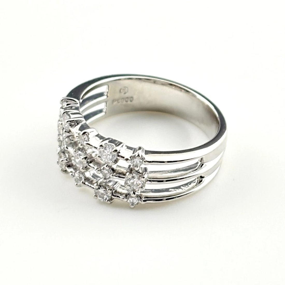 TASAKI MELEE DIAMOND DESIGN RING PLATINUM: TASAKI melee diamond design ring Platinum Brand: TASAKI Type/Style: Ring Material: Pt900, Color: PT Size: US 6 to 6.5 Accessories: None Accessories Notice: When purchasing pre-owned goods, please