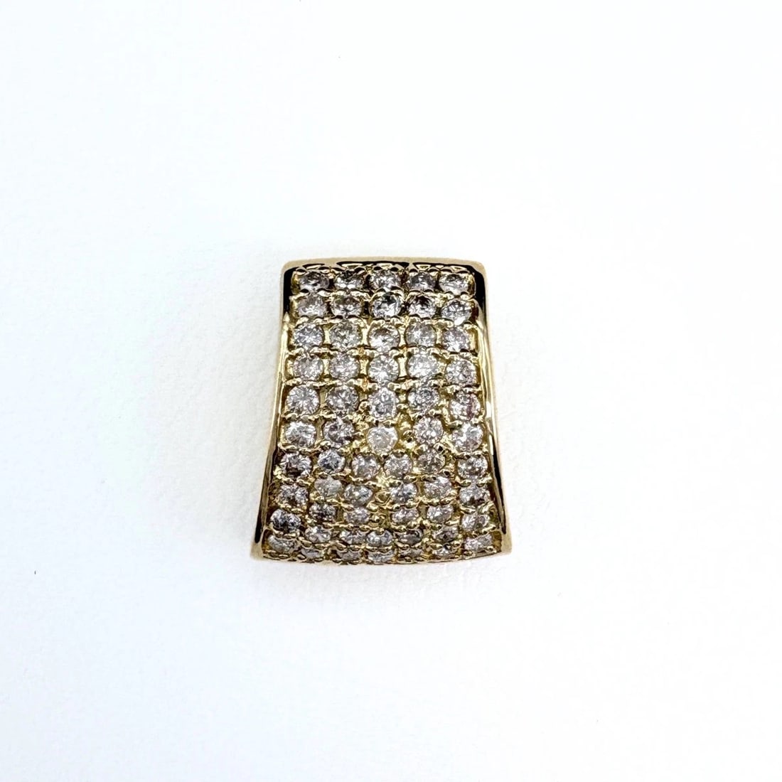 MELEE DIAMOND DESIGN PENDANT HEAD YG YELLOWGOLD: melee diamond design pendant head YG YellowGold Brand: Unbranded Type/Style: Pendant Head Material: 18K YG, Color: Gold Size: Pendant size 13.7?16.2mm(0.5") Inside diameter of the bail