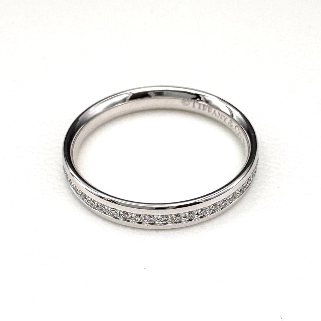 TIFFANY&CO. METRO RING MELEE DIAMOND 750: TIFFANY&Co. Metro Ring melee diamond 750 Brand: TIFFANY&Co. Type/Style: Ring Material: 750, Color: White Size: US 7 to 7.5 Accessories: None Accessories Notice: When purchasing pre-owned goods,