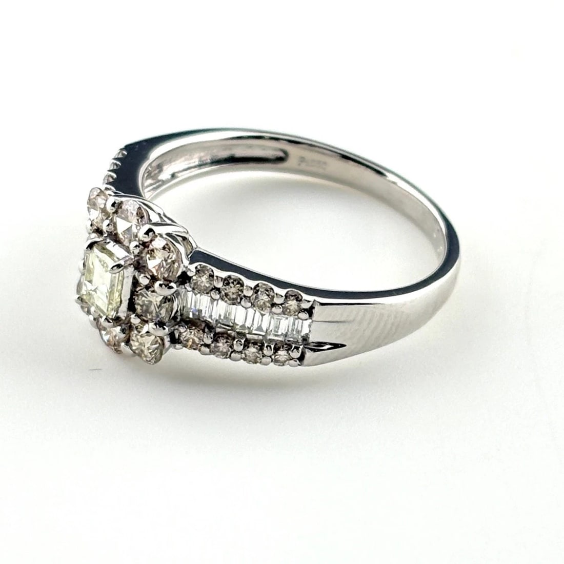 DIAMOND DESIGN RING PLATINUM: diamond design ring Platinum Brand: Unbranded Type/Style: Ring Material: Pt950, Color: PT Size: US 6.5 to 7 Accessories: None Accessories Notice: When purchasing pre-owned goods, please refer to the
