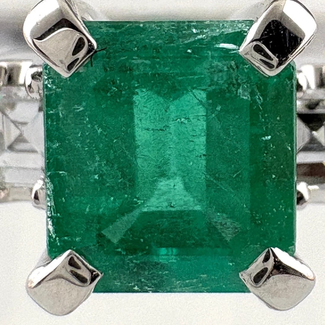 EMERALD DESIGN RING PLATINUM RING - 2
