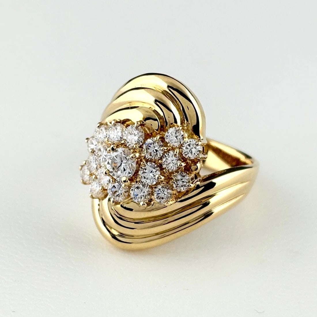 DIAMOND DESIGN RING YG YELLOWGOLD: diamond design ring YG YellowGold Brand: Unbranded Type/Style: Ring Material: 18K YellowGold, Color: YellowGold Size: US 6.5 Accessories: None Accessories Notice: When purchasing pre-owned goods,