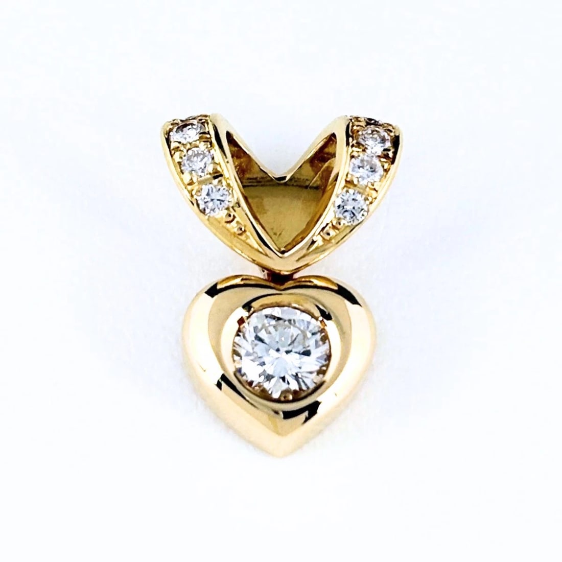 HEART MOTIF PENDANT HEAD YELLOWGOLD DIAMOND: Heart motif Pendant Head YellowGold diamond Brand: Unbranded Type/Style: Pendant Head Material: 18K YG, Main Stone Natural Color: Gold Size: Total length of the pendant head including a bail