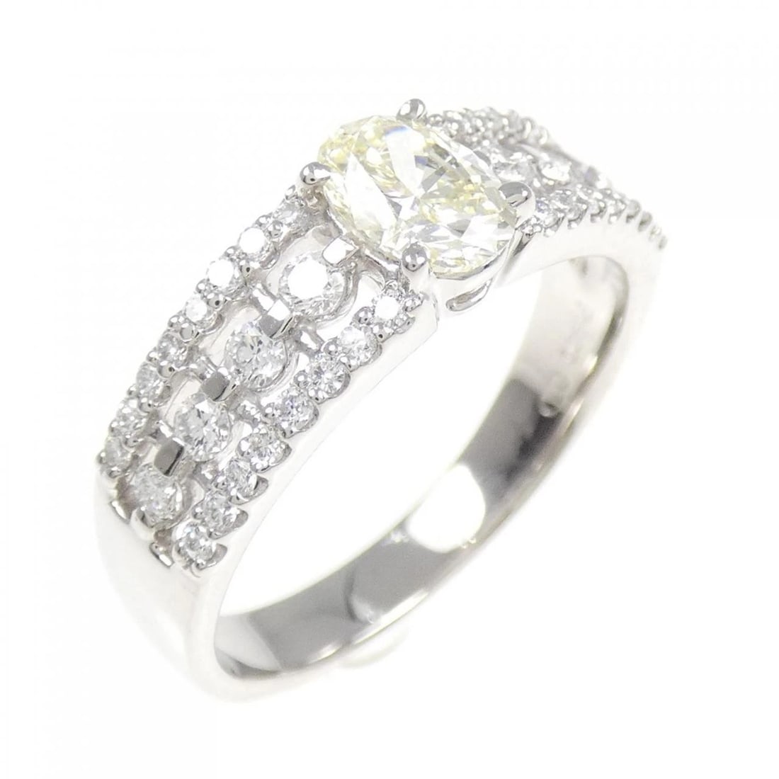 PT900 DIAMOND RING: PT900 Diamond Ring Brand: Unbranded Type/Style: Diamond ring Material: PT900, Color: Silver Size: US 8.5 Accessories: None Accessories Notice: When purchasing pre-owned goods, please refer to the