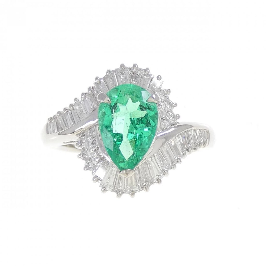 PT900 EMERALD RING - 2