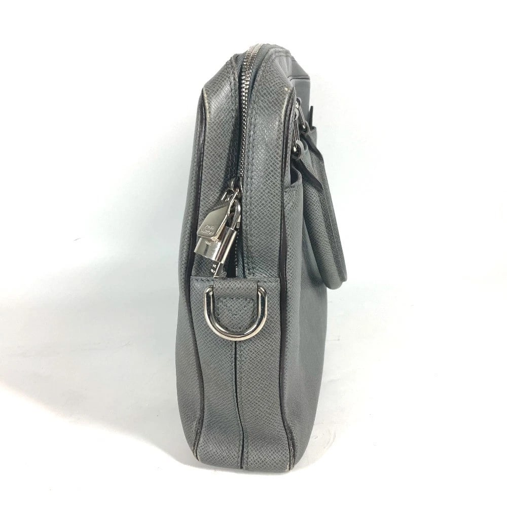 LOUIS VUITTON TAIGA PORTODOCUTBUSINESS PDB DOCUT BAG: LOUIS VUITTON Taiga PortoDocutBusiness PDB Docut bag Brand: LOUIS VUITTON Type/Style: Business bag Material: Taiga Leather Color: Gracie / gray Size: W14.4?H9.8?D2.4inch / W36.5cm?H25cm?D6cm Acces