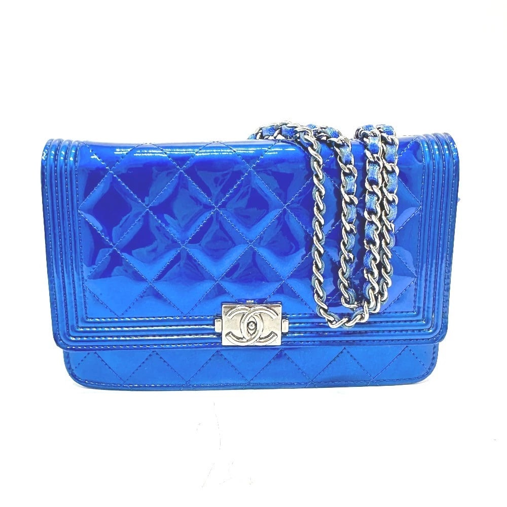 CHANEL BOY CHANEL CHAIN WALLET SHOULDER BAG: CHANEL Boy chanel Chain wallet Shoulder Bag Brand: CHANEL Type/Style: Shoulder Bag Material: Patent Leather Color: gunmetal bluexSilverHardware Size: W7.5?H4.9?D1.4inch / W19cm?H12.5cm?D3.5cm Acce