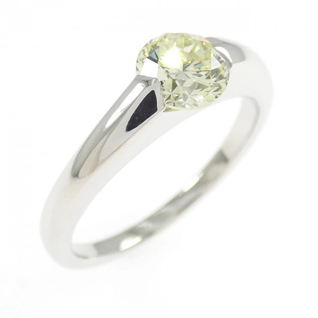 PT1000 DIAMOND RING: PT1000 Diamond Ring Brand: Unbranded Type/Style: Diamond Ring Material: PT1000, Main Stone Natural Color: Silver Size: US 6 1/2 Accessories: None Accessories Notice: When purchasing pre-owned goods,