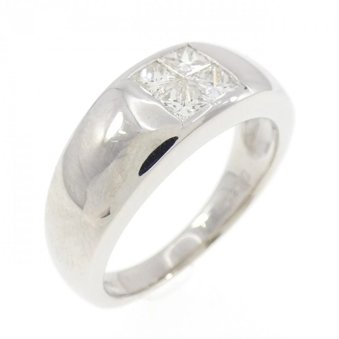 PT900 DIAMOND RING (1 of 3)