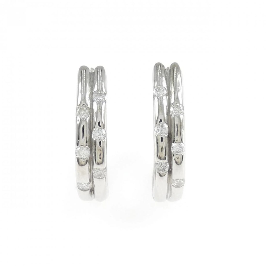 PT900 DIAMOND PIERCE: PT900 Diamond Pierce Brand: Unbranded Type/Style: Diamond Pierce/Earring Material: Platinum900, Main Stone Natural Color: Platinum Size: Actual Size Approximate dimensions (height x width): 19.7cm x