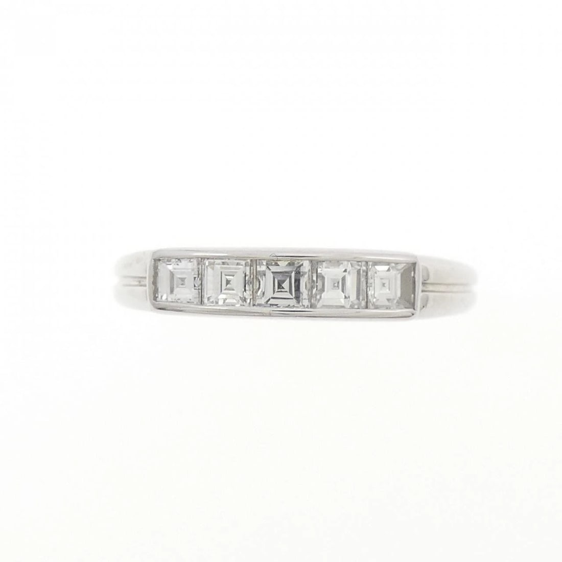 PT900 DIAMOND RING: PT900 Diamond Ring Brand: Unbranded Type/Style: Diamond Ring Material: PT900, Color: Silver Size: US 5 3/4 Accessories: None Accessories Notice: When purchasing pre-owned goods, please refer to the