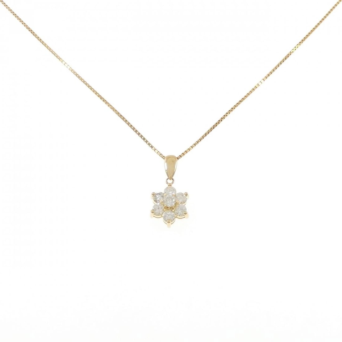 K18YG FLOWER DIAMOND NECKLACE: K18YG Flower Diamond Necklace Brand: Unbranded Type/Style: Diamond Necklace Material: K18YG, Main Stone NATURAL Color: YELLOW GOLD Size: Actual Size Pendant length approx. x width approx.: