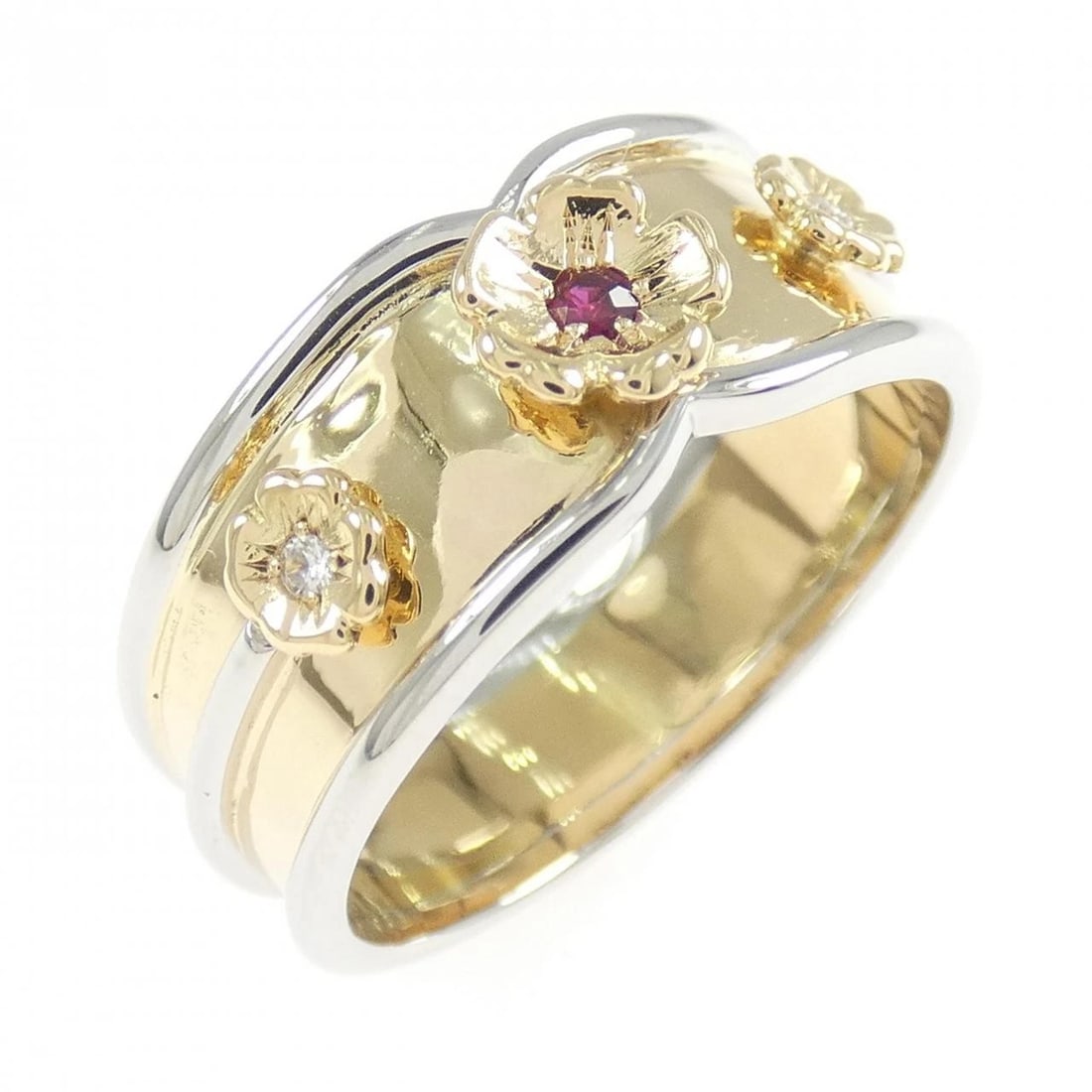 K18YG/PT900 FLOWER RUBY RING: K18YG/PT900 Flower Ruby Ring Brand: Unbranded Type/Style: Ruby Ring Material: 18K Yellow GoldPlatinum900, Main Stone RubySecondary Stone Diamond Color: Platinum Yellow Gold Size: US 6 1/4 Accessor