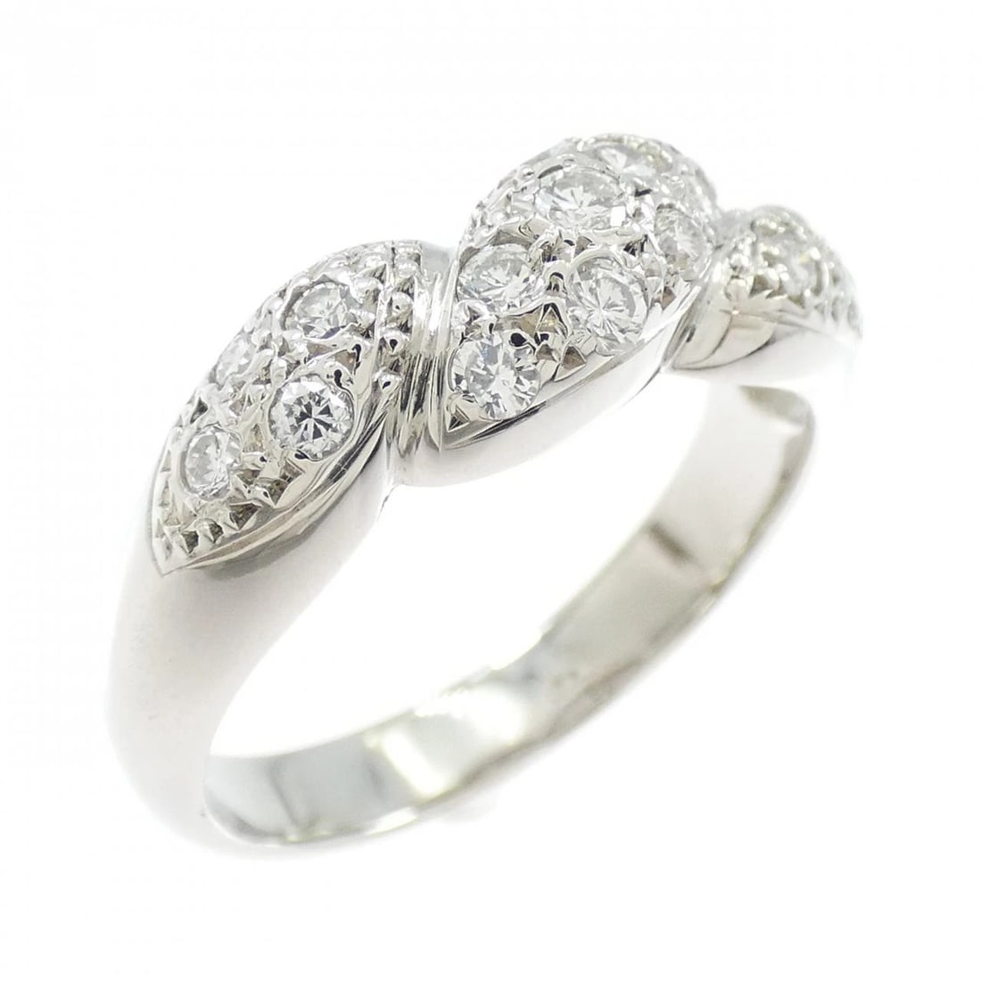 PT900 DIAMOND RING: PT900 Diamond Ring Brand: Unbranded Type/Style: Diamond Ring Material: Platinum900, Color: Silver Size: US 6 1/4 Accessories: None Accessories Notice: When purchasing pre-owned goods, please refer to
