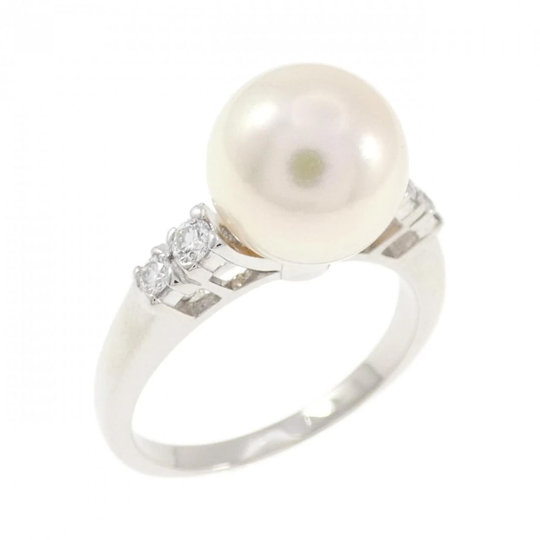 MIKIMOTO AKOYA PEARL RING: Mikimoto Akoya Pearl Ring Brand: MIKIMOTO Type/Style: Mikimoto Ring Material: Platinum950, Main Stone Akoya Pearl Secondary Stone Natural Color: none Size: US 5 Accessories: None Accessories Notice: