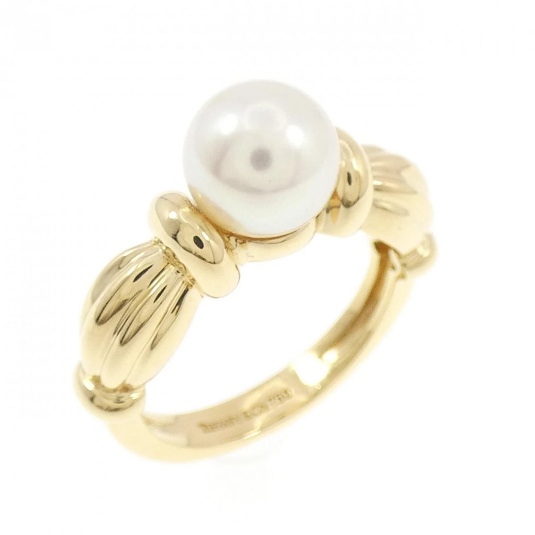 TIFFANY & CO. SIGNATURE RING: Tiffany & Co. Signature Ring Brand: TIFFANY&Co. Type/Style: TIFFANY & Co. Ring Material: 750 yellow gold, Main Stone Akoya Pearl Color: yellow gold Size: US 4 1/4 Accessories: None Accessories