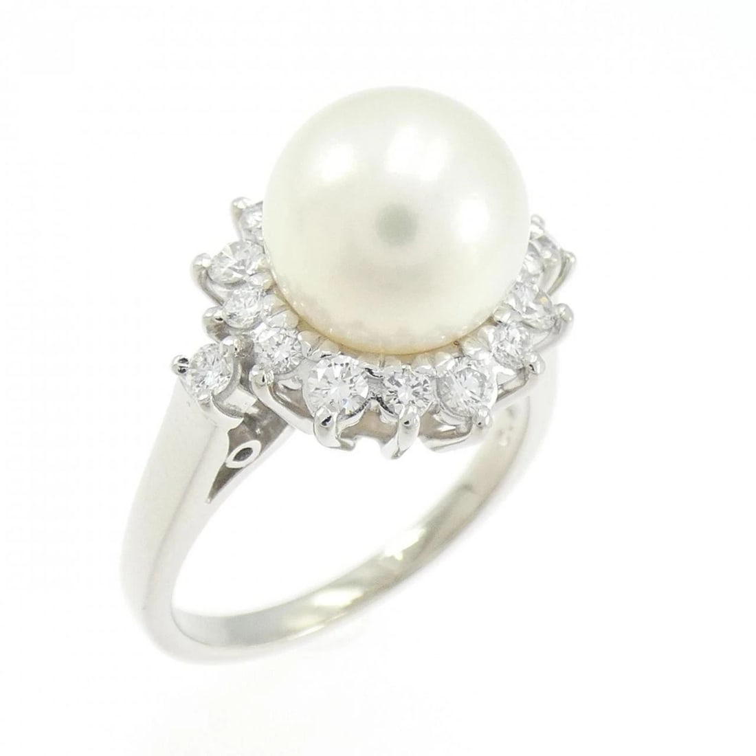 MIKIMOTO AKOYA PEARL RING: Mikimoto Akoya Pearl Ring Brand: MIKIMOTO Type/Style: Mikimoto Ring Material: Platinum900, Main Stone Akoya Pearl Color: Silver Size: US 5 1/4 Accessories: None Accessories Notice: When purchasing