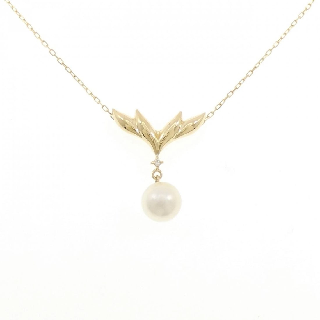 MIKIMOTO AKOYA PEARL NECKLACE: Mikimoto Akoya Pearl Necklace Brand: MIKIMOTO Type/Style: Mikimoto Necklace Material: K18 yellow gold, Main Stone Akoya Pearl Color: yellow gold Size: Length 40cm Actual Size Pendant Length approx. x