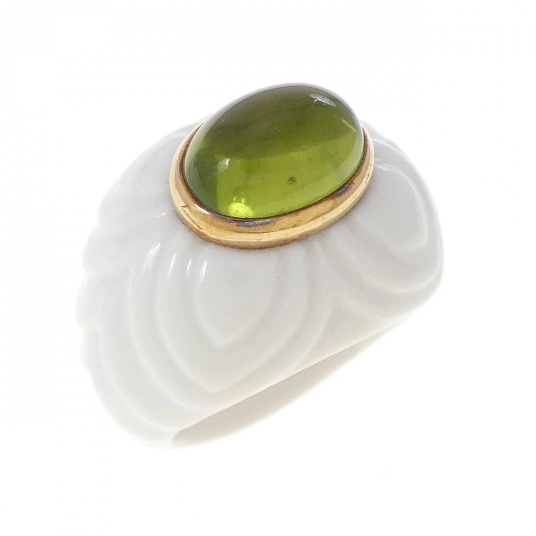 BVLGARI CHANDRA RING: Bvlgari Chandra Ring Brand: BVLGARI Type/Style: Bulgari Ring Material: 750 yellow gold/ceramic, Main Stone Peridot Color: yellow gold Size: US 6 1/2 Accessories: None Accessories Notice: When