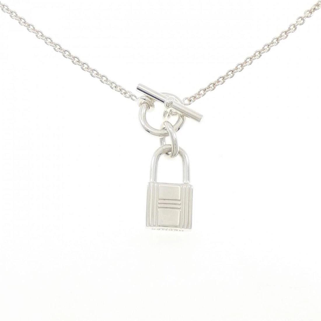 HERMES AMULET CADENA NECKLACE: Hermes Amulet Cadena Necklace Brand: HERMES Type/Style: Hermes Necklace Material: 925Silver, Color: Silver Size: lentgh 40cm Actual Size Pendant Length approx. x width approx.: 32.2mmx10.1mm Chain