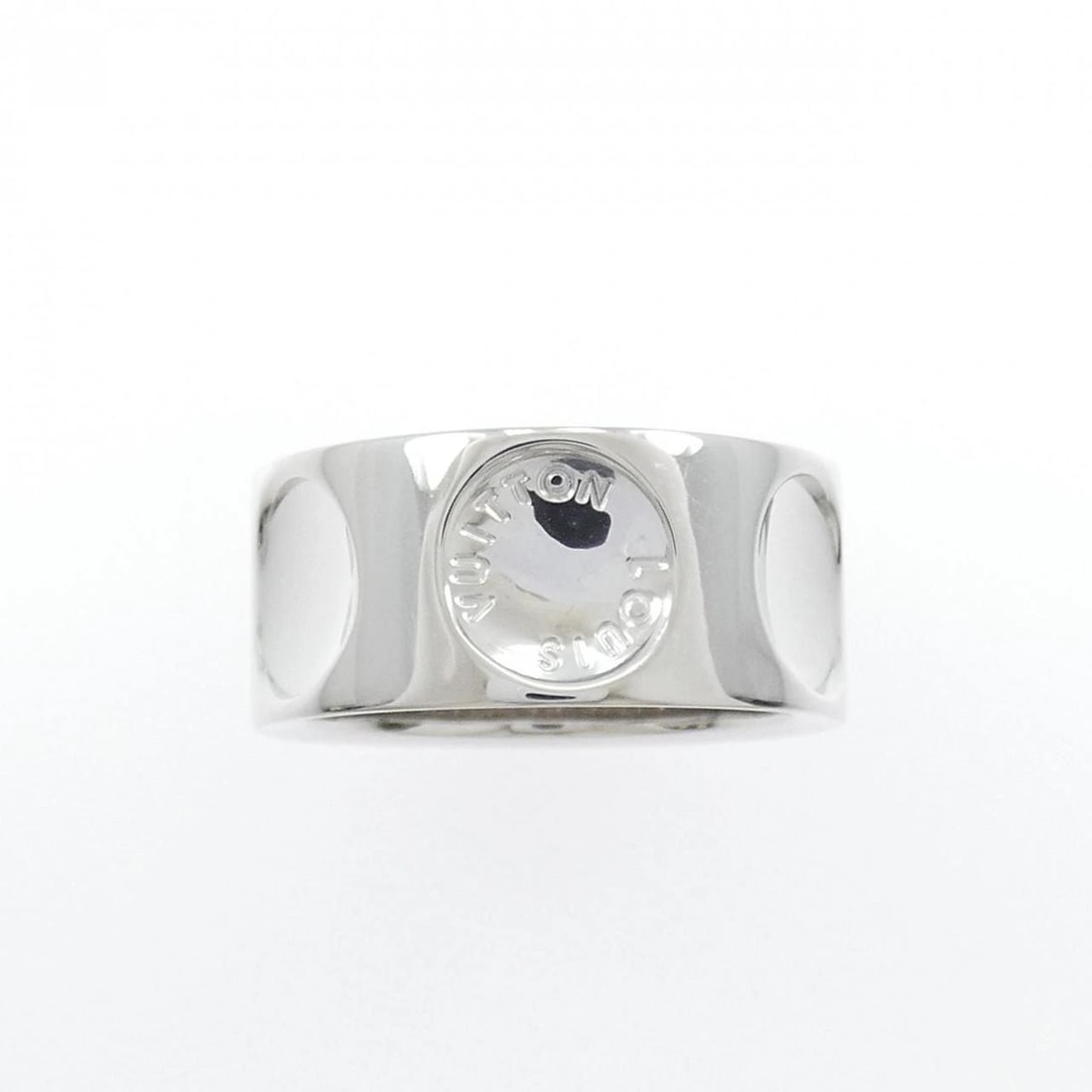 LOUIS VUITTON PETITE BOURG EMPREINTE RING: Louis Vuitton Petite Bourg Empreinte Ring Brand: LOUIS VUITTON Type/Style: Ring Material: 750 white gold, Color: white gold Size: US 8 1/2 Accessories: None Accessories Notice: When purchasing