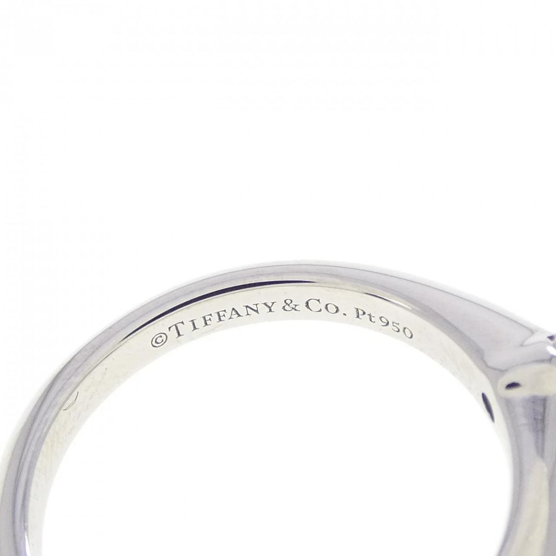TIFFANY&CO. CLASSIC SOLITAIRE RING - 3