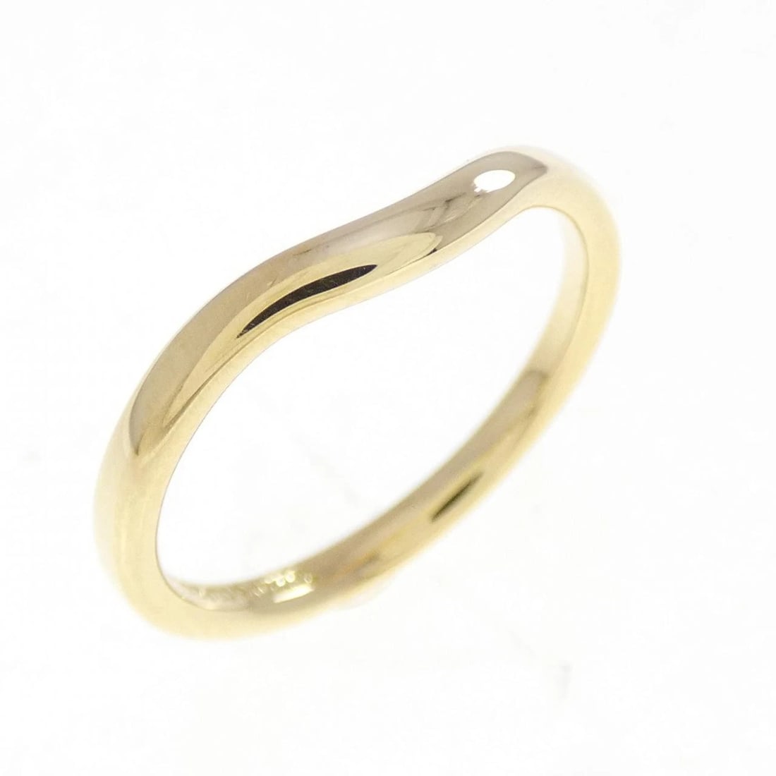 TIFFANY&CO. CURVED RING: TIFFANY&Co. Curved Ring Brand: TIFFANY&Co. Type/Style: TIFFANY & Co. Ring Material: 750 yellow gold, Color: Yellow Gold Size: US 5 1/4 Accessories: None Accessories Notice: When purchasing pre-owned