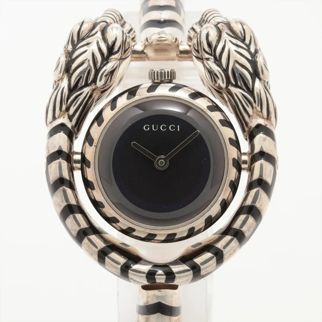 GUCCI 925 925 QZ BLACK-SHELL-FACE WATCH: Gucci 925 925 QZ Black-Shell-Face Watch Brand: Gucci Type/Style: Wristwatch Material: 925 Color: Dial Color Black shell Size: Case:W0.8 x H0.8inch / W22 x H22 Circumference of Wrist:6.1inch / 15.5