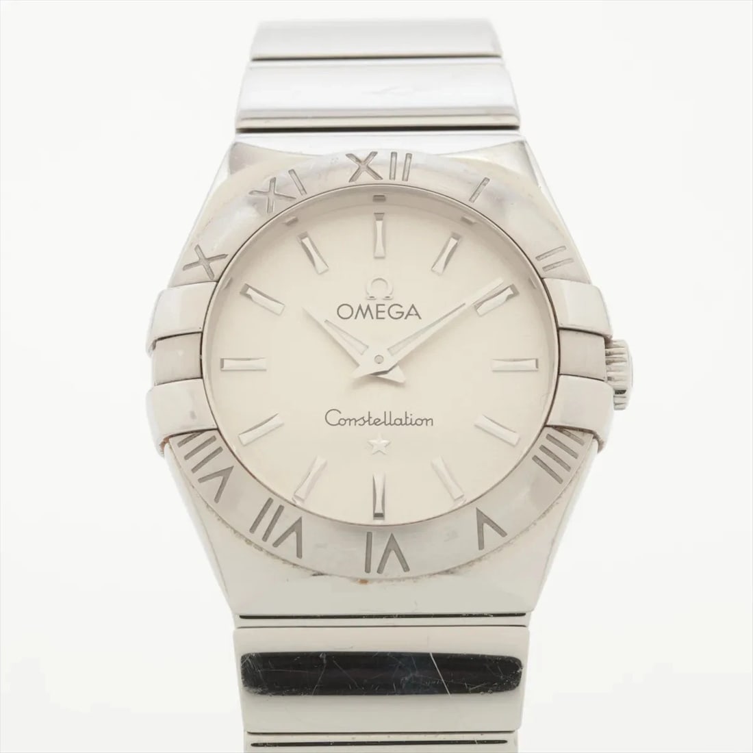 OMEGA CONSTELLATION SS QZ SILVER-FACE WATCH: Omega Constellation SS QZ Silver-Face Watch Brand: Omega Type/Style: Wristwatch Material: SS Color: Dial Color Silver Size: Case:W0.8 x H0.8inch / W26 x H26 Circumference of Wrist:5.5inch / 14 Acc
