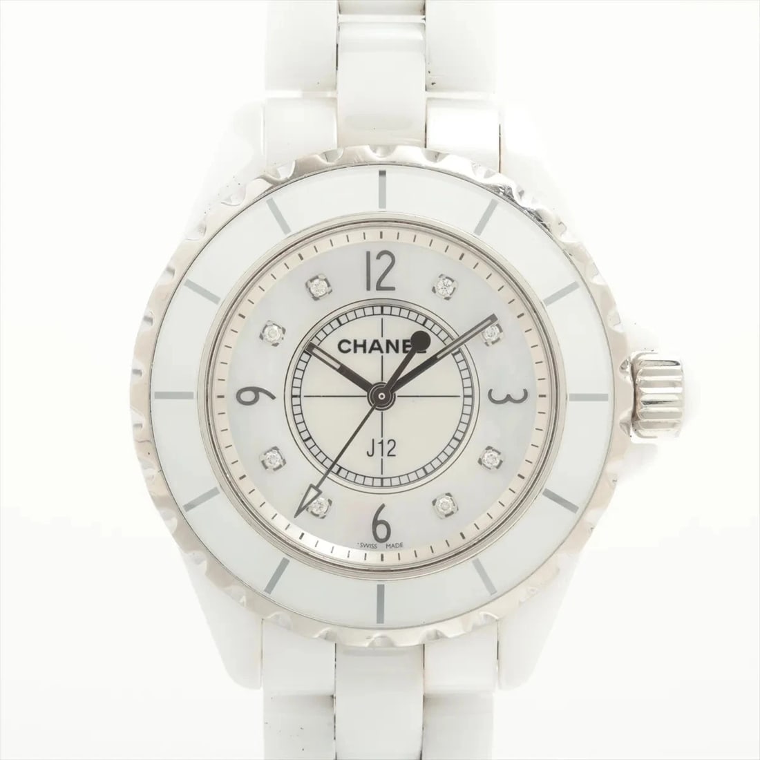 CHANEL J12 QZ WHITE SHELL DIAL WATCH: Chanel J12 QZ white shell dial Watch Brand: Chanel Type/Style: Wristwatch Material: CE?SS Color: Dial Color white shell Size: Case:W1.2 x H1.2inch / W33 x H33 Circumference of Wrist:4.7inch / 12 A