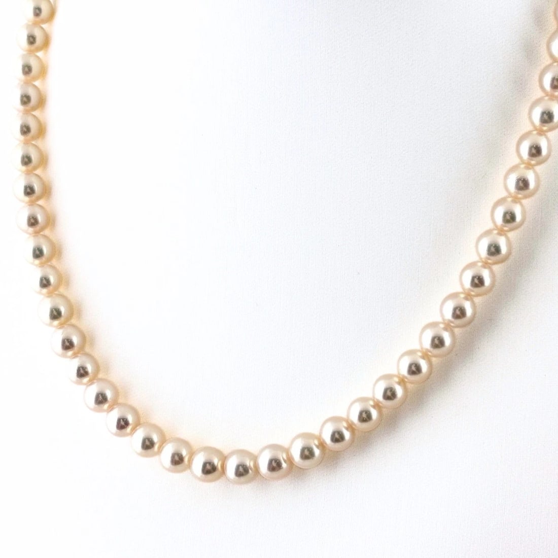 TASAKI PEARL NECKLACE: TASAKI Pearl Necklace Brand: TASAKI Type/Style: Necklace Material: SV Main Stone Pearl Color: Silver Size: Chain / code 42.5cm(16.7") Accessories: None Accessories Notice: When purchasing pre-owned