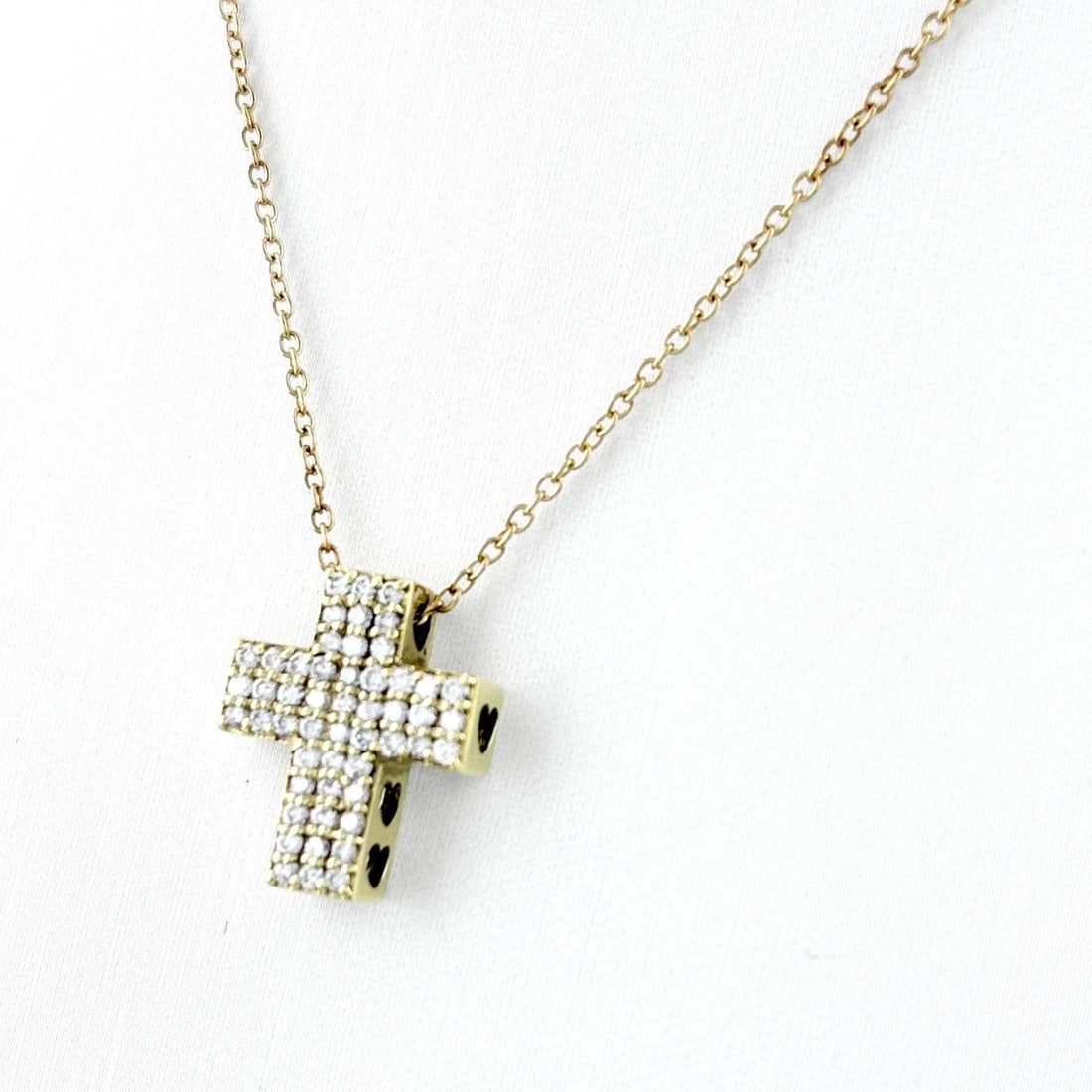 PONTE VECCHIO CROSS MOTIF DESIGN NECKLACE: Ponte Vecchio Cross motif design Necklace Brand: Ponte Vecchio Type/Style: Necklace Material: 18K YG Color: YG Size: Chain / code 40cm(15.7") Pendant size 16.1×13.6mm(0.6") Accessories: None