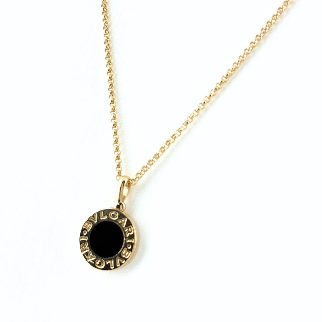 BVLGARI ONYX NECKLACE: BVLGARI Onyx Necklace Brand: BVLGARI Type/Style: Necklace Material: 18K YG Color: YG Size: Chain / code 44cm(17.3") Pendant size 17.1×10.9mm(0.7") Accessories: None Accessories Notice: When