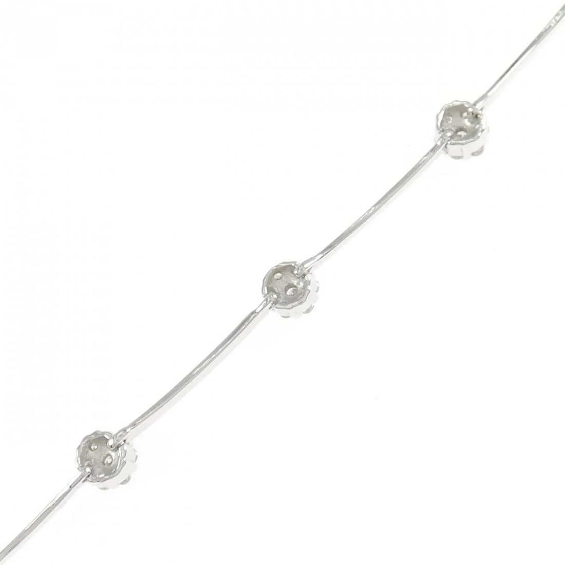 K18WG FLOWER DIAMOND BRACELET - 2