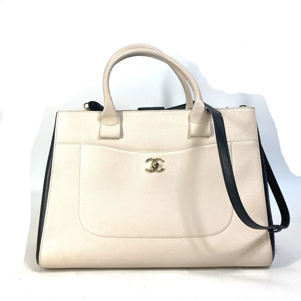 CHANEL CC CC MARK BICOLOR NEO EXECUTIVE 2WAY SHOULDER BAG: CHANEL CC CC Mark Bicolor Neo Executive 2WAY Shoulder Bag Brand: CHANEL Type/Style: Hand Bag Material: Leather Color: Biege Size: W14.8?H10.4?D5.7inch / W37.5cm?H26.5cm?D14.5cm Accessories: None <